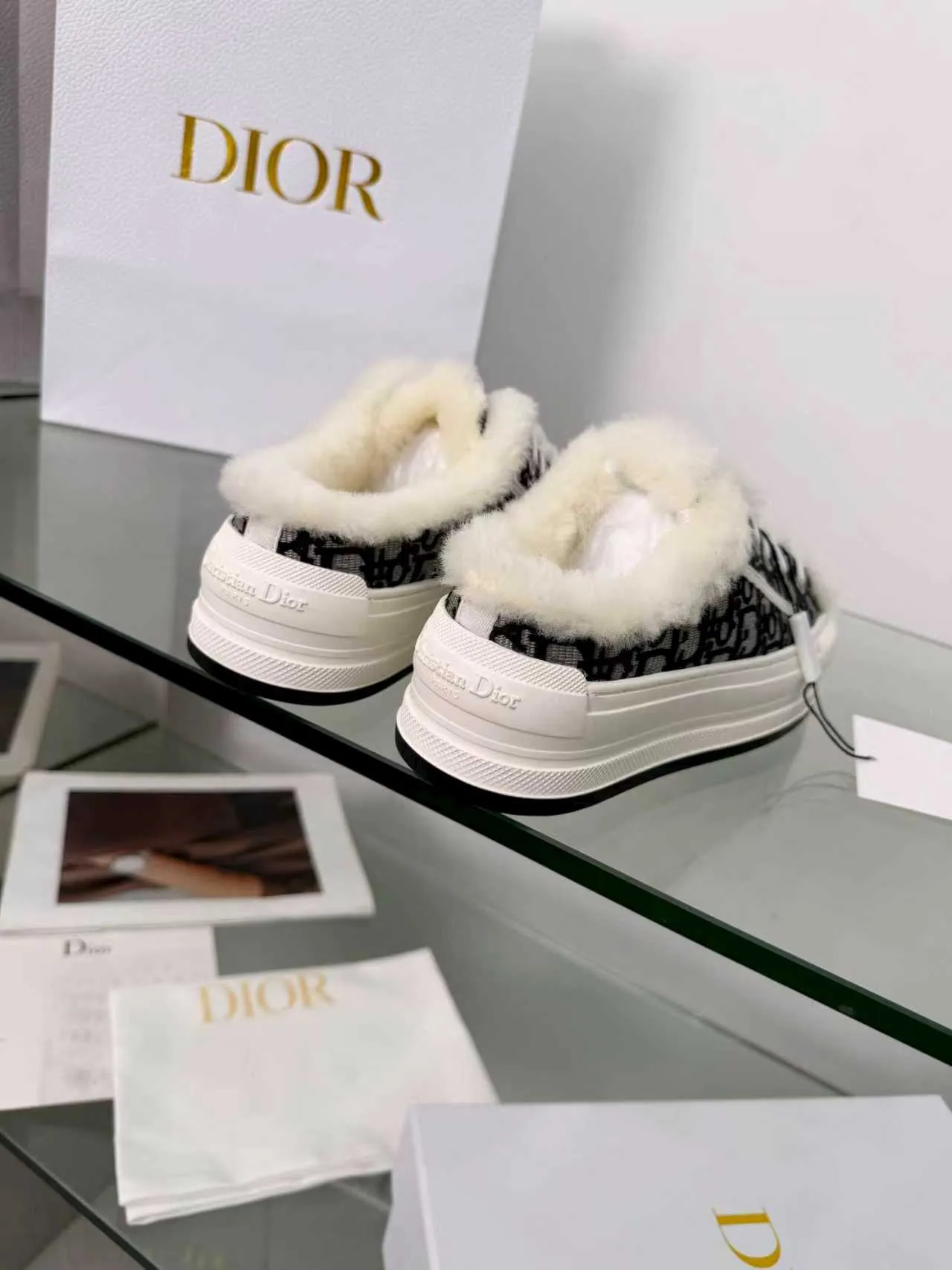 Men's men's shoes pP540! 𝐃𝐈𝐎𝐑 𝐖𝐚𝐥𝐤'𝐧 Dior Presbyopia Embroidery Wool Thick Sole Canvas Shoes Casual Sneakers (Half Flop) These Walk'n'Dior thick sole sneakers are a fashionable piece that elevates the collection. Oblique printed cotton embroidered upper with comfortable platform sole, tongue and Christian Dior Paris signature laces. Bottom thickness 4.5CM Size: Women's 35-41